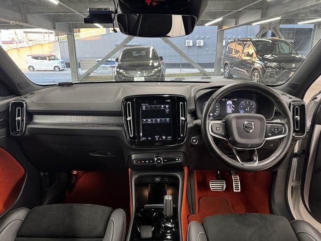 XC40B4 AWD R-Design 内装他