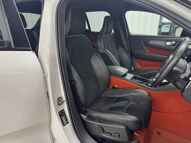 XC40B4 AWD R-Design 内装他