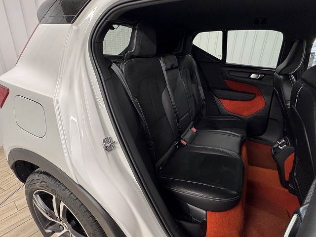 XC40B4 AWD R-Design 内装他