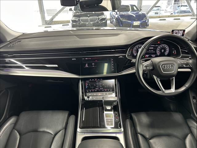 Q855 TFSI quattro debut package Luxury 内装他