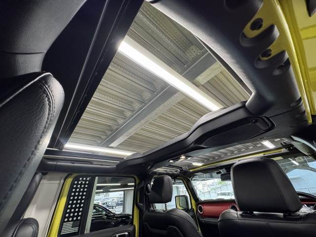 JEEP WRANGLERUnlimited Rubicon Power Top 内装他