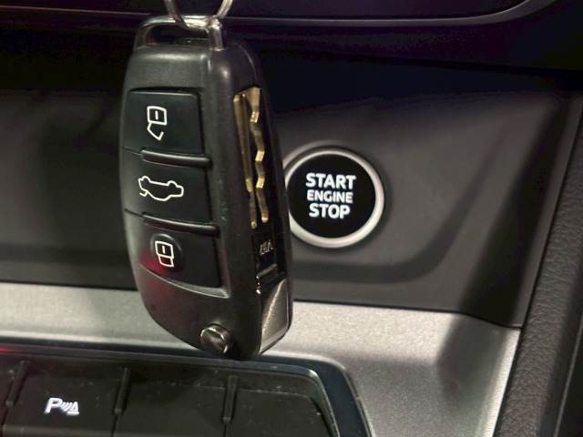 Q335 TFSI advanced 内装他