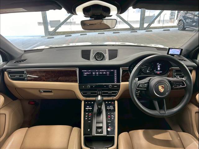 マカンベースグレード 内装他