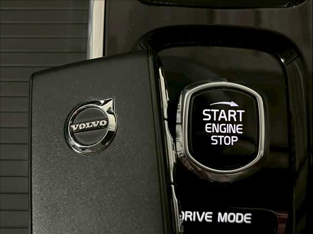 XC60D4 AWD Momentum 内装他