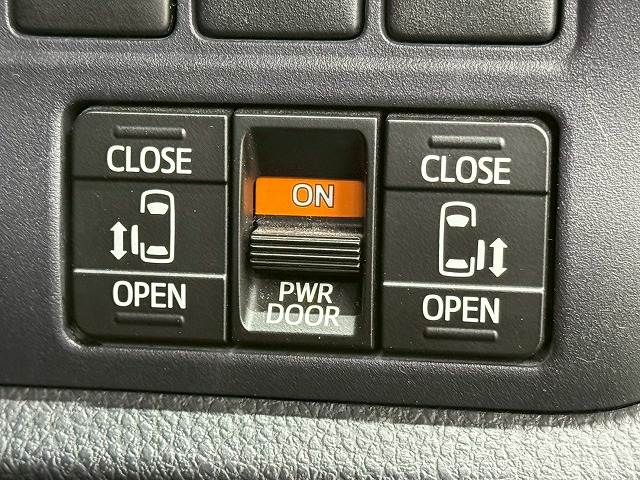 トヨタ ヴォクシーの画像7