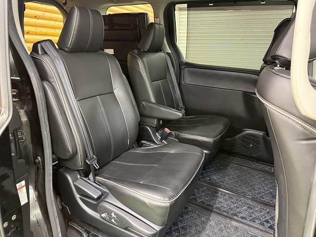 トヨタ ヴォクシーの画像10