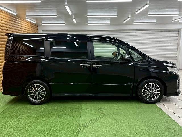 トヨタ ヴォクシーの画像18