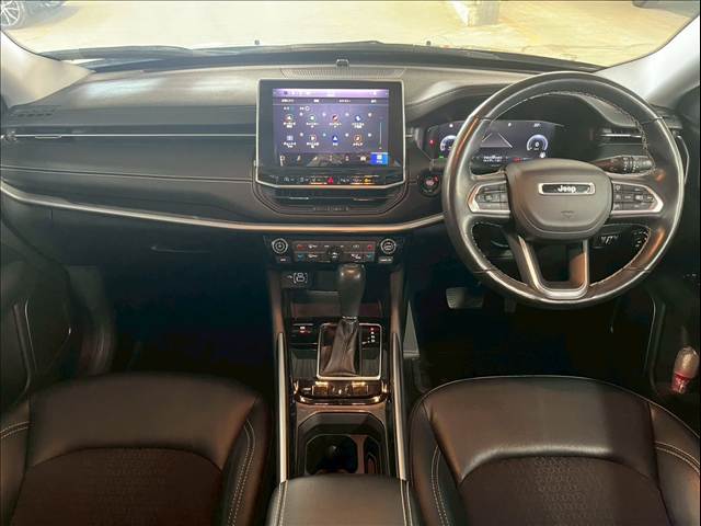 クライスラー&nbsp;JEEP COMMANDERの画像3