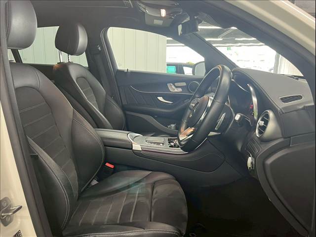 GLC-CLASS CoupeGLC 220 d 4MATIC クーペ AMGライン サンルーフ/全周囲カメラ/フルセグ/エアサス/アダプティブクルーズコントロール/ブラインドアシスト/パワーシート/シートヒーター/LEDヘッドライト/ETC車載機/アイドリングストップ/電動リアゲート 内装他