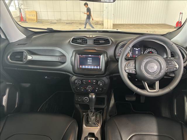 JEEP RenegadeLongitude 内装他