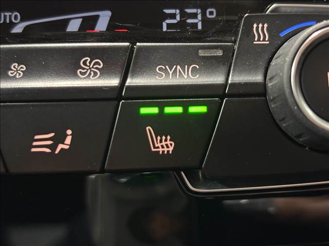 X1xDrive 18d xライン サンルーフ/バックカメラ/シートヒーター/ETC/電動リアゲート/アダプティブクルーズコントロール/コーナーセンサー/LEDヘッドライト/オートライト/プッシュスタート/ステアリングスイッチ 内装他