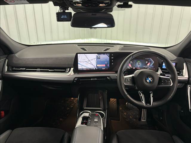 X2□ｘＤｒｉｖｅ２０ｉ　Ｍ　Ｓｐｏｒｔ　１オーナー／ＡｐｐｌｅＣａｒｐｌａｙ／ヘッドアップディスプレイ／全周囲カメラ／パワーシート／シートヒーター／ステアリングヒーター／電動リアゲート／ＢＳＭ／ＬＥＤヘッドライト／コーナーセンサー／ＥＴＣ 内装他