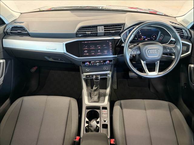 アウディQ3□35 TFSI advanced 内装他