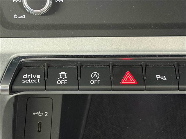 Q3□35 TFSI advanced 内装他
