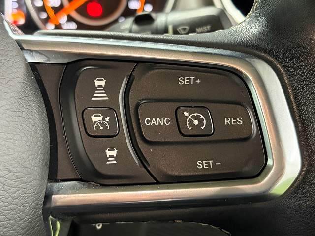 JEEP WRANGLERＵｎｌｉｍｉｔｅｄ　Ｓａｈａｒａ　ＡｐｐｌｅＣａｒＰｌａｙ／アルパインサウンド／アダクティブクルーズコントロール／ブラインドスポットモニター／コーナーセンサー／サイドカメラ／アイドリングストップ／フロントカメラ／フルセグ／ＥＴＣ／ 内装他