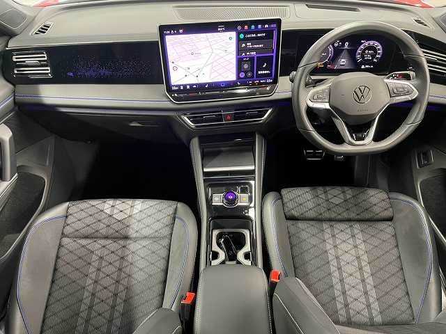 フォルクスワーゲンTiguaneTSI Rライン AppleCarPlay/全周囲カメラ/シートヒーター/ステアリングヒーター/ヘッドアップディスプレイ/パーキングアシスト/ACC/BSM/電動リアゲート/ワイヤレス充電/オールインセーフティ 内装他