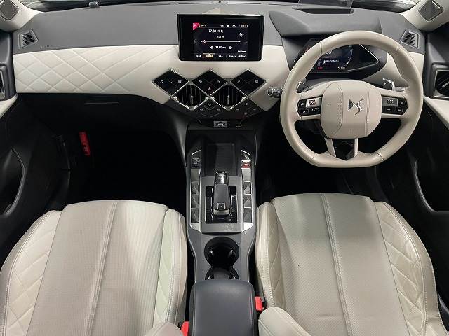 シトロエンDS3 CROSSBACK□GrandChic AppleCarplay/ドライビングアシスト/ブラインドスポットモニター/純正ナビ/DSマトリクスLED/アダプティブクルーズコントロール/パドルシフト/ヘッドアップディスプレイ/コーナーセンサー 内装他