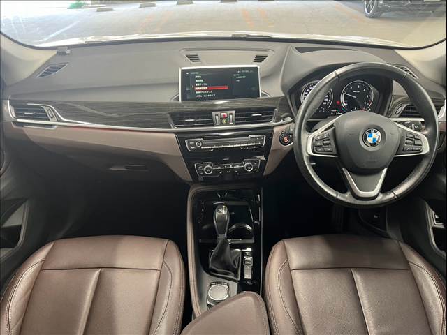 BMWX1xDrive 18d xLine ハイラインPKG/レーダークルーズ/ヘッドアップディスプレイ/電動リアゲート/シートヒーター/パワーシート/シートメモリー/クリアランスソナー/オートエアコン/オートライト/茶革/LEDヘッドライト 内装他