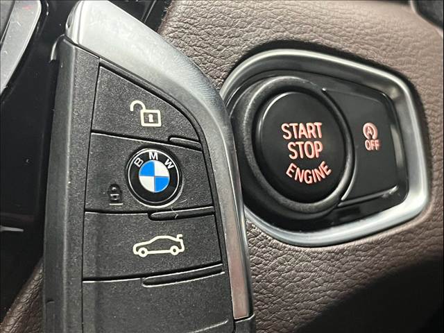 X1xDrive 18d xLine ハイラインPKG/レーダークルーズ/ヘッドアップディスプレイ/電動リアゲート/シートヒーター/パワーシート/シートメモリー/クリアランスソナー/オートエアコン/オートライト/茶革/LEDヘッドライト 内装他