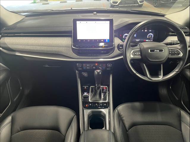 クライスラーJEEP COMPASSロンジチュード 4×4 240台限定/AppleCarplay/フルセグ/バックカメラ/パーキングアシスト/ブラインドスポットモニター/アダプティブクルーズコントロール/LEDヘッドライト/コーナーセンサー/ETC2.0 内装他