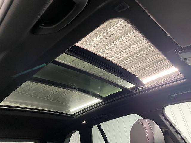X5□ｘＤｒｉｖｅ３５ｄ　Ｍ　Ｓｐｏｒｔ　パノラマガラスサンルーフ／ＯＰ２１インチＡＷ／ハーマンカードン／ドライビングダイナミクスＰＫＧ／アダクティブエアサス／パーキングアシストプラス／ドライビングアシストプロフェッショナル／４席シートヒータ 内装他