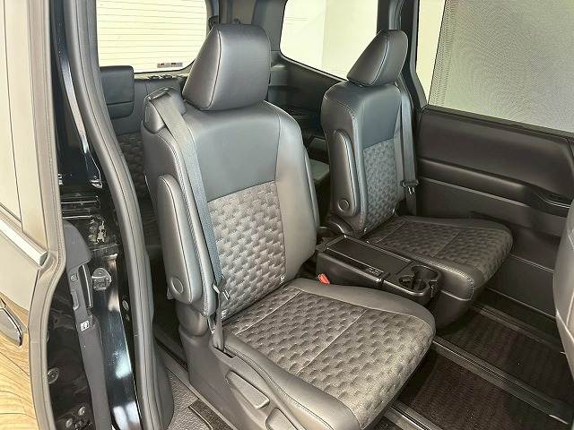 トヨタ ヴォクシーの画像10