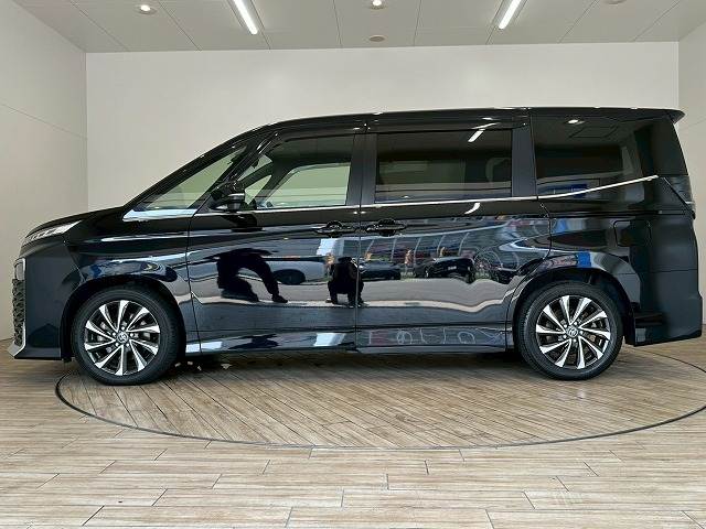 トヨタ ヴォクシーの画像16