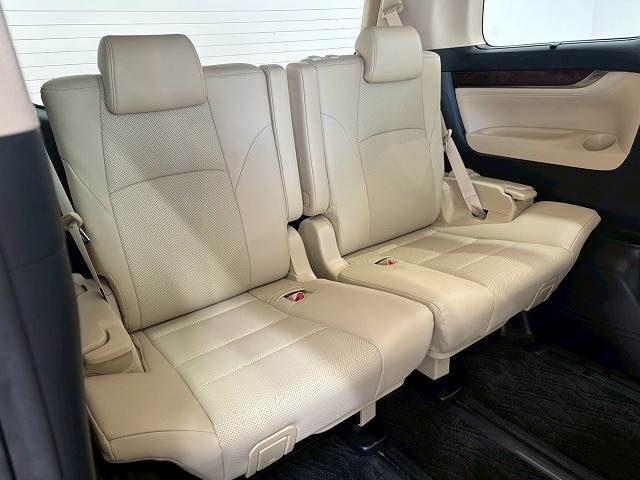 トヨタ アルファードハイブリッドの画像11