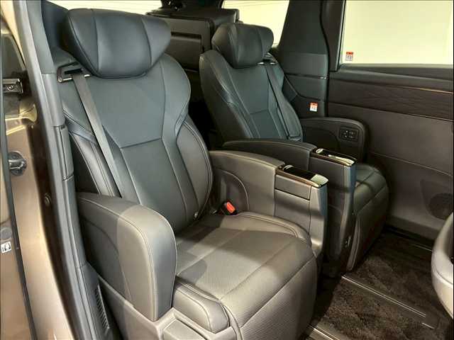 トヨタ アルファードハイブリッドの画像10