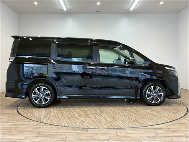 トヨタ ヴォクシーの画像14