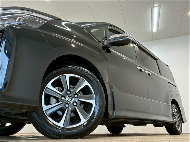 トヨタ ヴォクシーの画像18