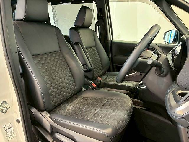 トヨタ ヴォクシーハイブリッドの画像9