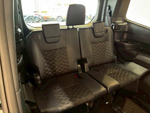 トヨタ ヴォクシーハイブリッドの画像10