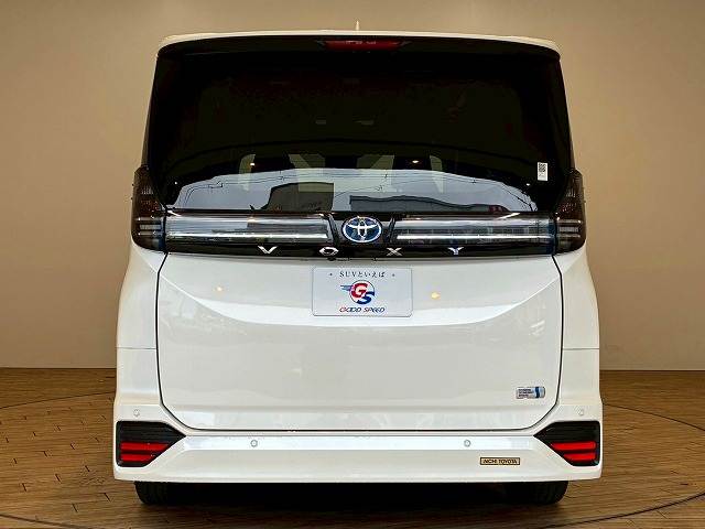 トヨタ ヴォクシーハイブリッドの画像13