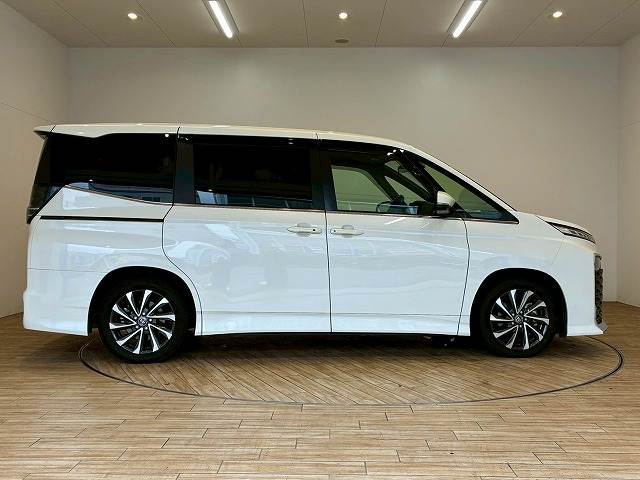 トヨタ ヴォクシーハイブリッドの画像14