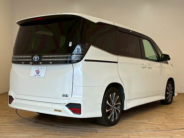 トヨタ ヴォクシーハイブリッドの画像16