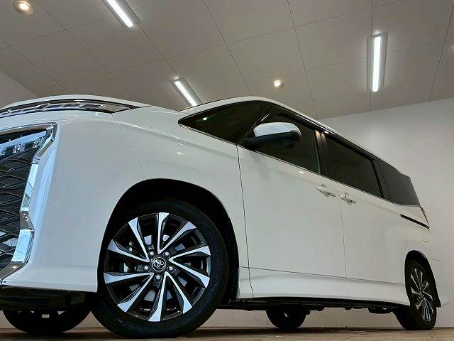 トヨタ ヴォクシーハイブリッドの画像18