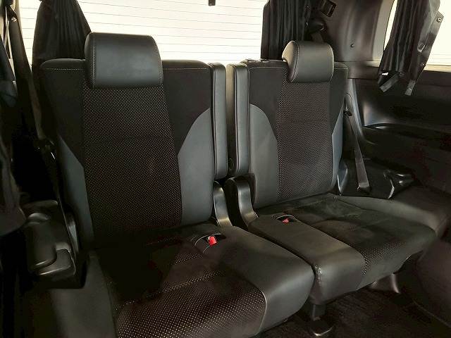 トヨタ アルファードの画像11