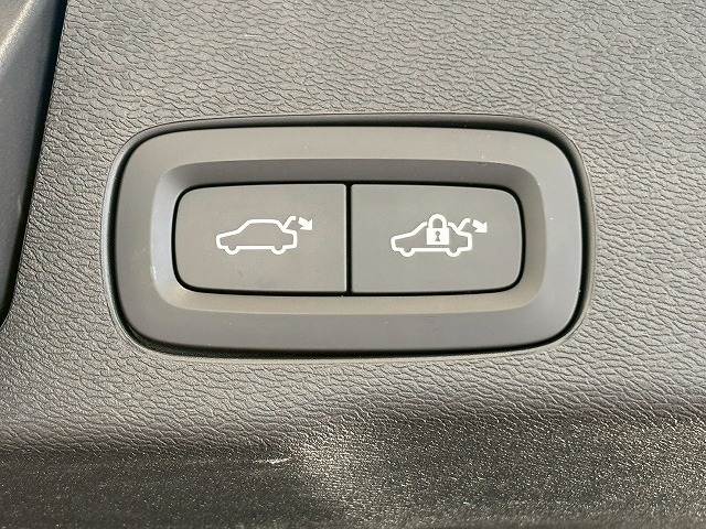 XC60D4 AWD Momentum 内装他