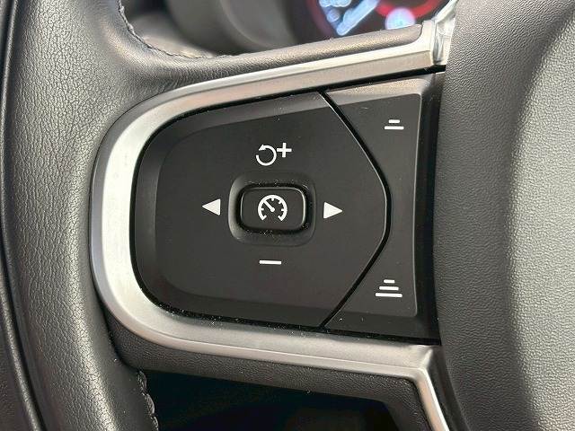 XC60D4 AWD Momentum 内装他