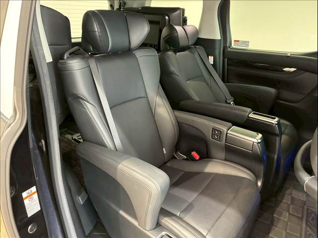 トヨタ アルファードの画像10