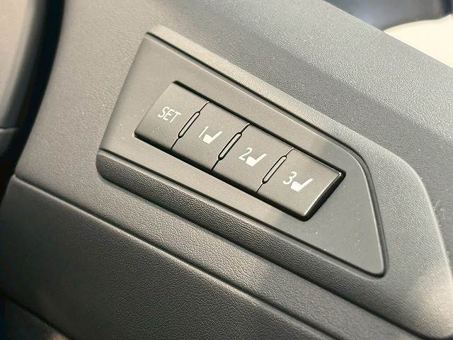 トヨタ アルファードハイブリッドの画像8