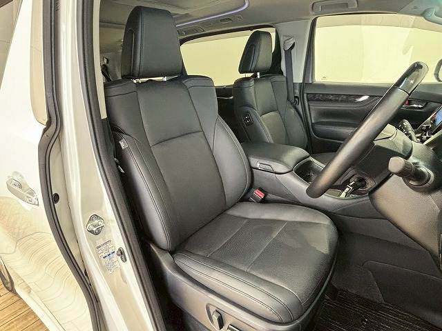 トヨタ アルファードハイブリッドの画像9