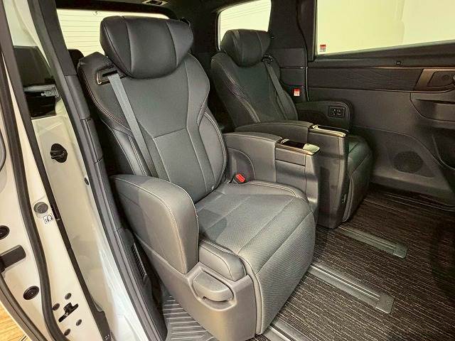 トヨタ アルファードハイブリッドの画像10