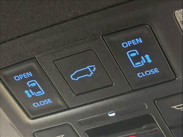 トヨタ ヴォクシーハイブリッドの画像8