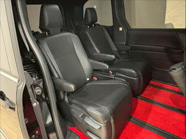 トヨタ ヴォクシーハイブリッドの画像10