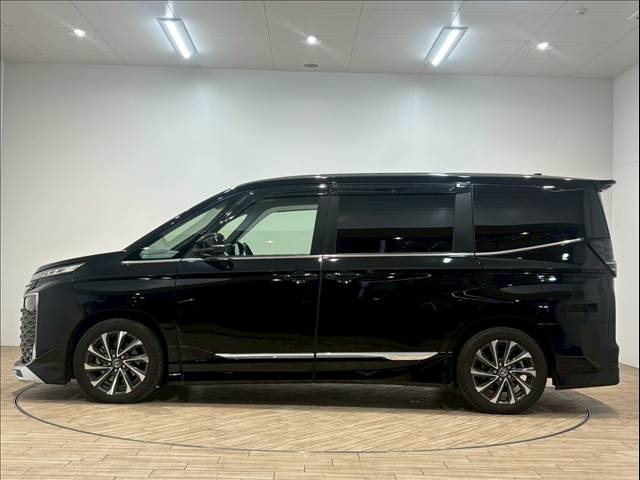 トヨタ ヴォクシーハイブリッドの画像15