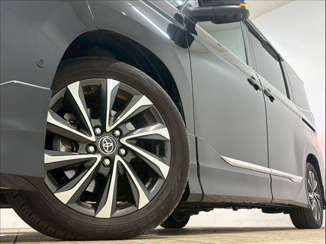 トヨタ ヴォクシーハイブリッドの画像18