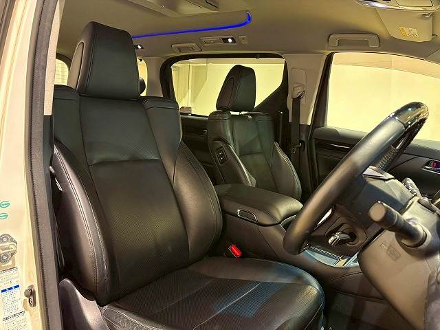 トヨタ アルファードハイブリッドの画像9