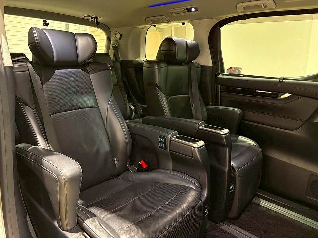 トヨタ アルファードハイブリッドの画像10